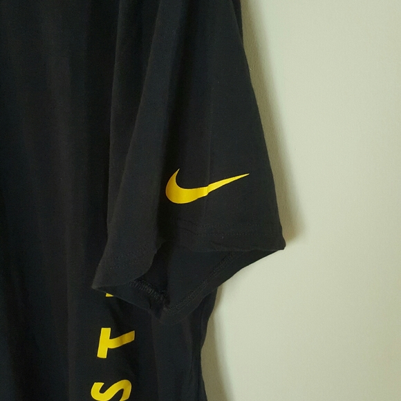 Nike Tshirt from Live Strong collection - Picture 2 of 6